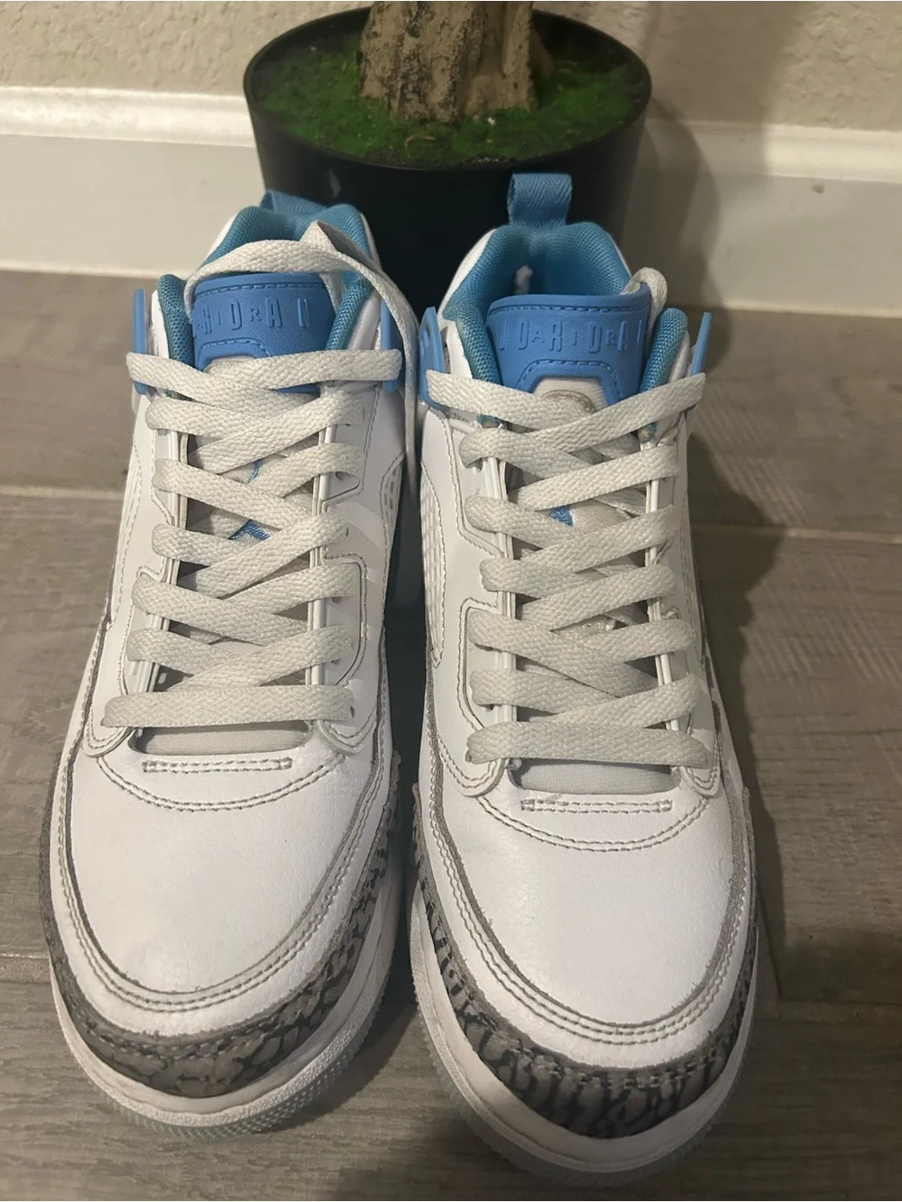 Jordan Men's White and Light Blue Retro Sneakers